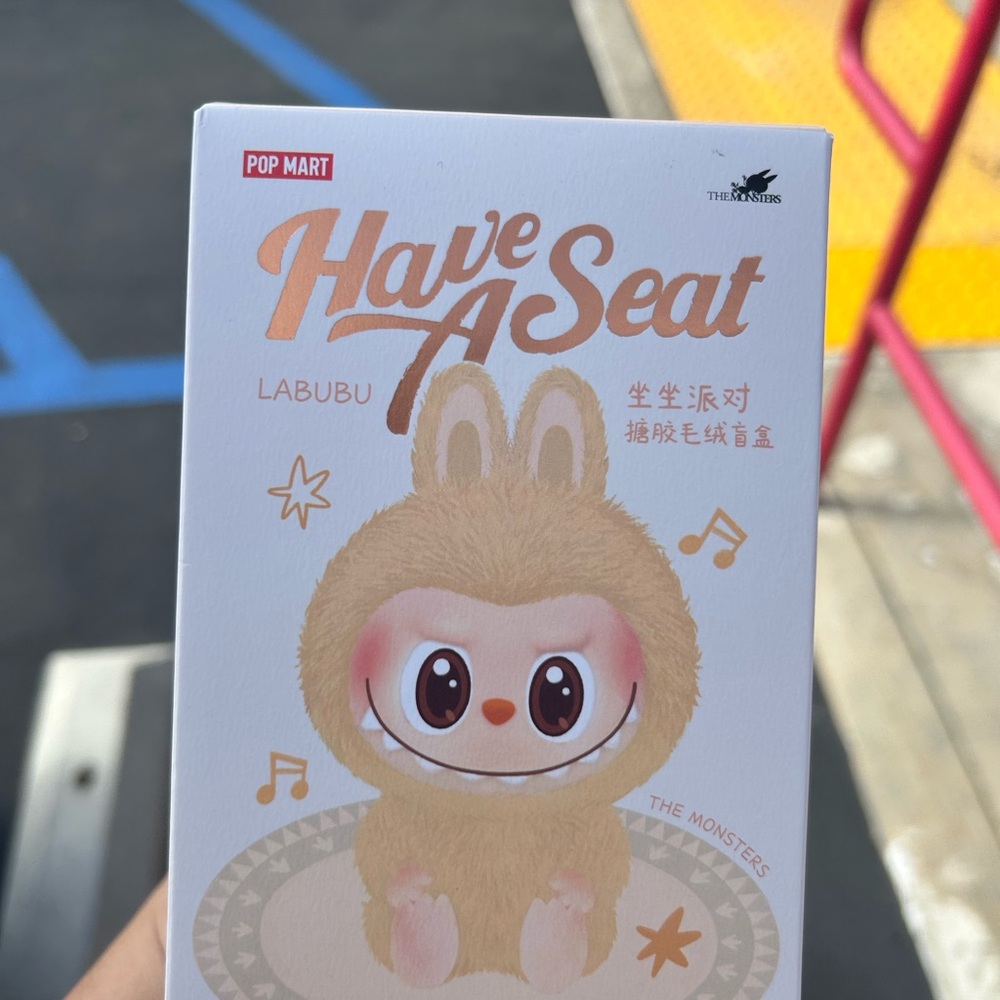 Pop Mart Labubu 'Have A Seat' - Dada
